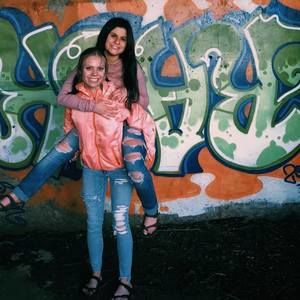 Meet your Posher, Mia